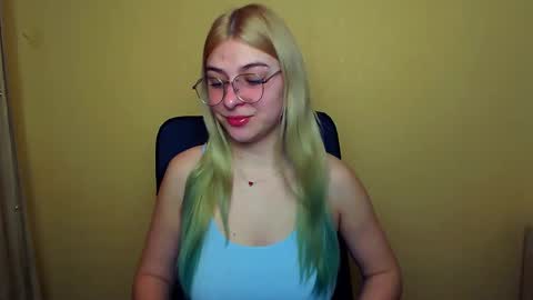 Snapshot of luna_lush_ chatting on 3, 1, 2025 Luna online show from 3, 1, 2025