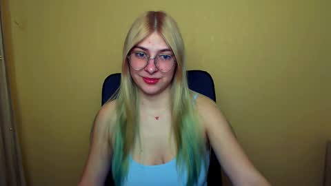 Snapshot of luna_lush_ chatting on 3, 1, 2025 Luna online show from 3, 1, 2025