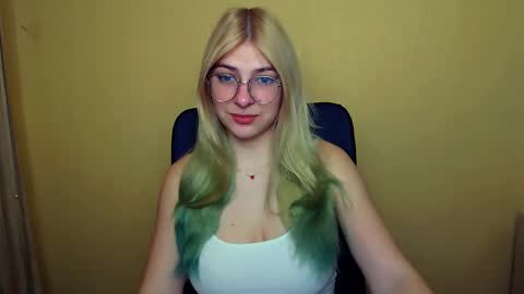 Snapshot of luna_lush_ chatting on 7, 1, 2025 Luna online show from 7, 1, 2025