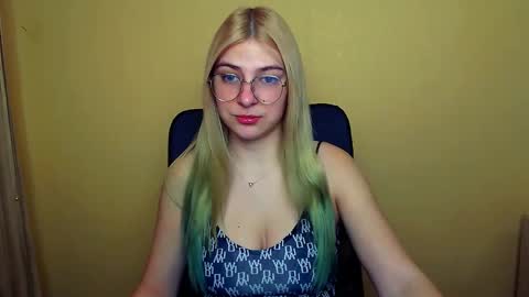 Snapshot of luna_lush_ chatting on 8, 1, 2025 Luna online show from 8, 1, 2025