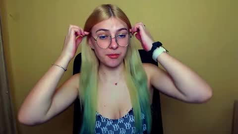 Snapshot of luna_lush_ chatting on 8, 1, 2025 Luna online show from 8, 1, 2025