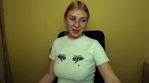 Snapshot of luna_lush_ chatting on 30, 1, 2025 Luna online show from 30, 1, 2025
