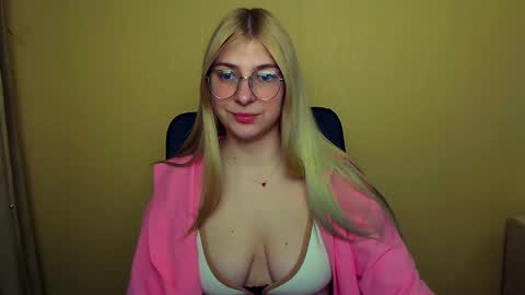 Snapshot of luna_lush_ chatting on 1, 2, 2025 Luna online show from 1, 2, 2025