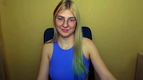 Snapshot of luna_lush_ chatting on 6, 2, 2025 Luna online show from 6, 2, 2025