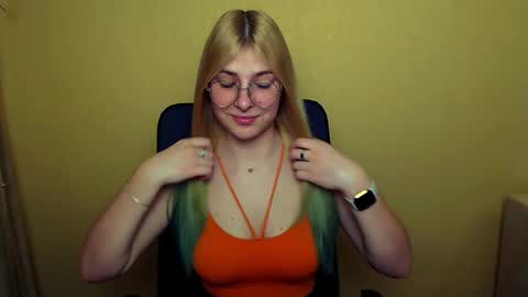 Snapshot of luna_lush_ chatting on 7, 2, 2025 Luna online show from 7, 2, 2025