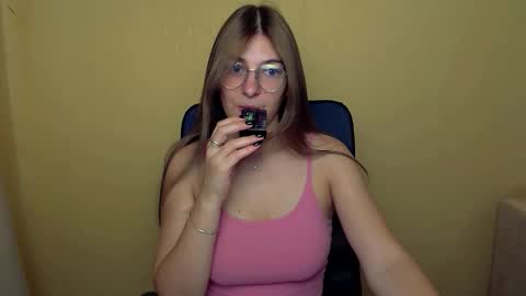 Snapshot of luna_lush_ chatting on 9, 9, 2025 Luna online show from 9, 9, 2025