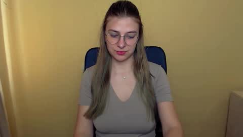 Snapshot of luna_lush_ chatting on 26, 9, 2025 Luna online show from 26, 9, 2025