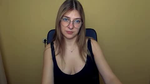 Snapshot of luna_lush_ chatting on 5, 11, 2025 Luna online show from 5, 11, 2025