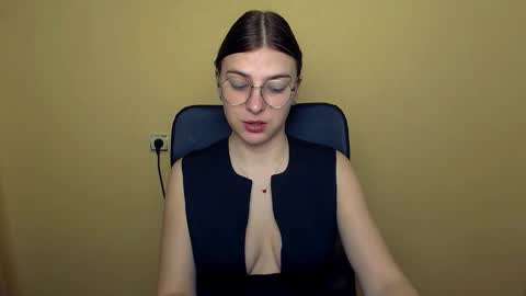 Snapshot of luna_lush_ chatting on 21, 11, 2025 Luna online show from 21, 11, 2025