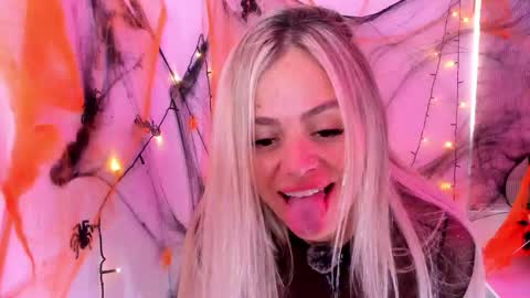 Luna Marquez online show from 28, 10, 2025