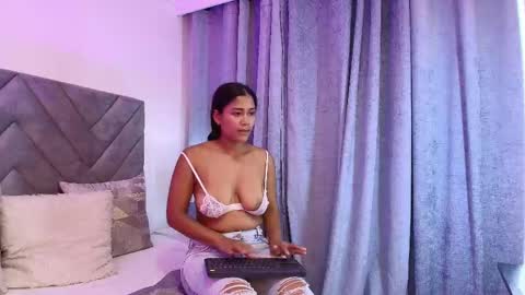 luna_queen7 online show from 25, 4, 2026