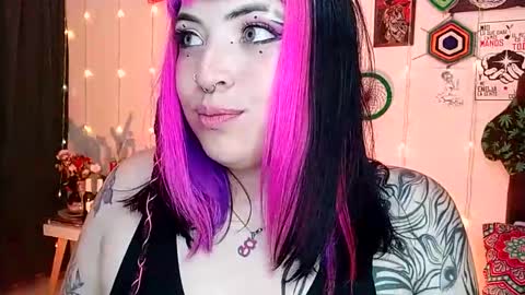 MISS LUNA  online show from 5, 1, 2025