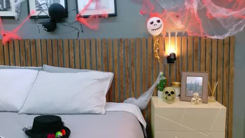 Snapshot of luna_roja25 chatting on 29, 10, 2025 LUNA online show from 29, 10, 2025