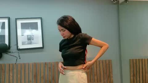 Snapshot of luna_roja25 chatting on 6, 11, 2025 LUNA online show from 6, 11, 2025