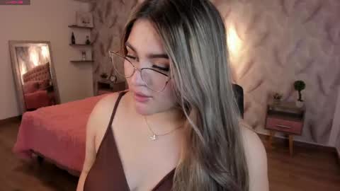 Snapshot of luna_volk chatting on 8, 10, 2025 Luna online show from 8, 10, 2025