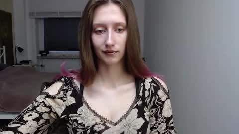 L U N A  online show from 28, 11, 2025