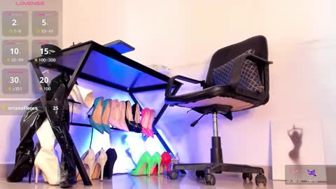 Snapshot of lunaavelezz chatting on 11, 11, 2025 Luna Velez online show from 11, 11, 2025