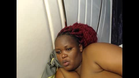 Snapshot of lunabloom01 chatting on 6, 1, 2026 lunabloom01 online show from 6, 1, 2026