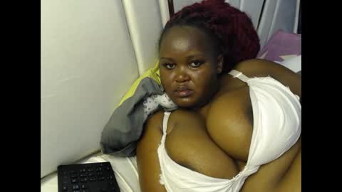 Snapshot of lunabloom01 chatting on 10, 1, 2026 lunabloom01 online show from 10, 1, 2026