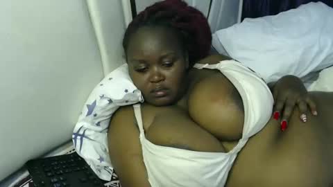 Snapshot of lunabloom01 chatting on 14, 1, 2026 lunabloom01 online show from 14, 1, 2026