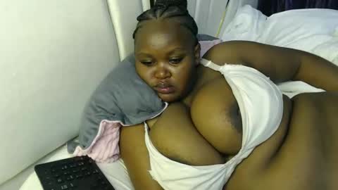 Snapshot of lunabloom01 chatting on 13, 2, 2026 lunabloom01 online show from 13, 2, 2026