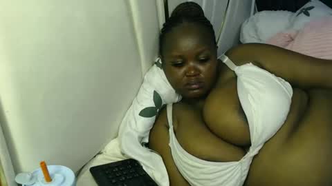 Snapshot of lunabloom01 chatting on 9, 3, 2026 lunabloom01 online show from 9, 3, 2026