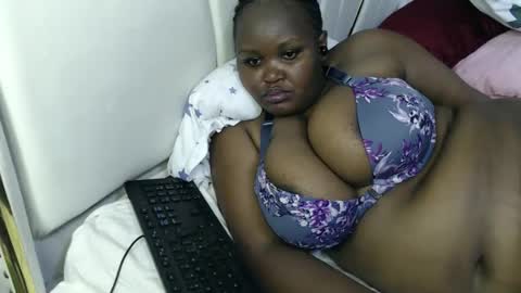 Snapshot of lunabloom01 chatting on 11, 3, 2026 lunabloom01 online show from 11, 3, 2026