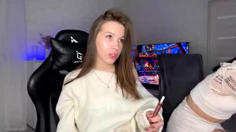 Snapshot of lunail chatting on 21, 11, 2025 lunail online show from 21, 11, 2025