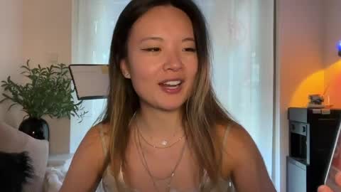 Snapshot of lunalovesuuuuu chatting on 27, 3, 2026 Luna online show from 27, 3, 2026