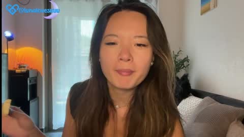 Snapshot of lunalovesuuuuu chatting on 1, 4, 2026 Luna online show from 1, 4, 2026