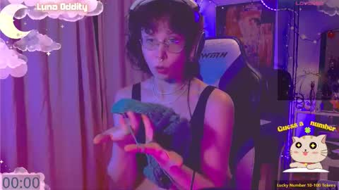 Snapshot of lunaoddity chatting on 29, 10, 2025 Luna online show from 29, 10, 2025