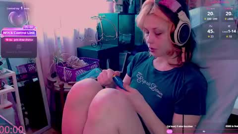 Snapshot of lunaoddity chatting on 24, 5, 2026 Luna online show from 24, 5, 2026