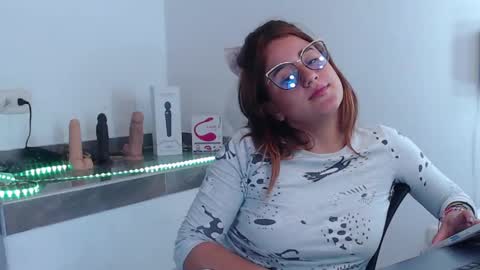 Snapshot of lunapalmer01 chatting on 18, 1, 2025 Julieth online show from 18, 1, 2025