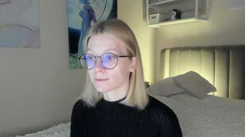 Snapshot of lunar_sofia chatting on 15, 10, 2025 Sofia online show from 15, 10, 2025
