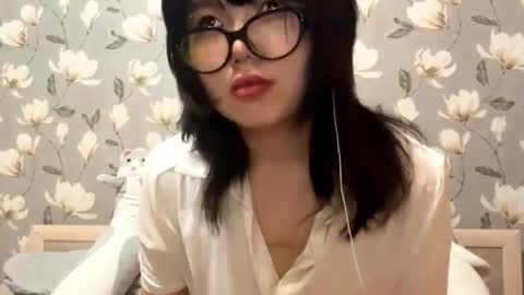 Snapshot of lunaraus chatting on 10, 10, 2025 Yuna online show from 10, 10, 2025
