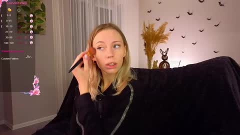 Kelly online show from 6, 11, 2025