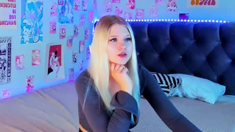 Snapshot of lunariafox chatting on 17, 5, 2026 lunariafox online show from 17, 5, 2026