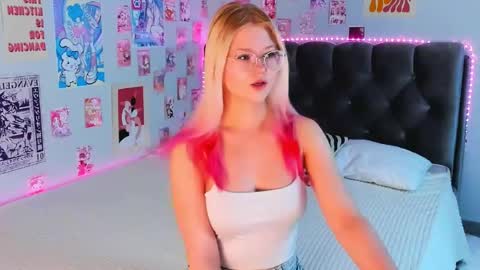 Snapshot of lunariafox chatting on 2, 6, 2026 lunariafox online show from 2, 6, 2026
