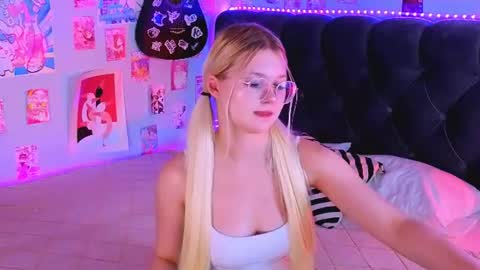 Snapshot of lunariafox chatting on 15, 7, 2026 lunariafox online show from 15, 7, 2026