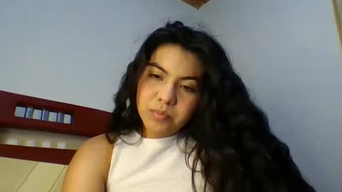 Snapshot of lunariddle chatting on 19, 12, 2024 .. .. online show from 19, 12, 2024