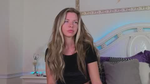 Snapshot of lunarishi chatting on 14, 9, 2025 Luna Rishi online show from 14, 9, 2025