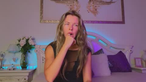 Snapshot of lunarishi chatting on 24, 9, 2025 Luna Rishi online show from 24, 9, 2025