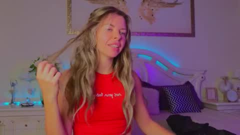 Snapshot of lunarishi chatting on 7, 10, 2025 Luna Rishi online show from 7, 10, 2025