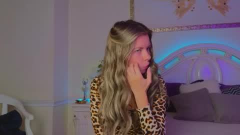 Snapshot of lunarishi chatting on 10, 10, 2025 Luna Rishi online show from 10, 10, 2025