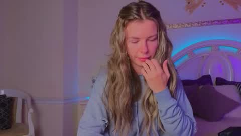 Snapshot of lunarishi chatting on 11, 10, 2025 Luna Rishi online show from 11, 10, 2025