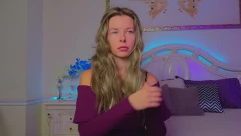 Snapshot of lunarishi chatting on 13, 10, 2025 Luna Rishi online show from 13, 10, 2025