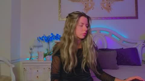 Snapshot of lunarishi chatting on 17, 10, 2025 Luna Rishi online show from 17, 10, 2025