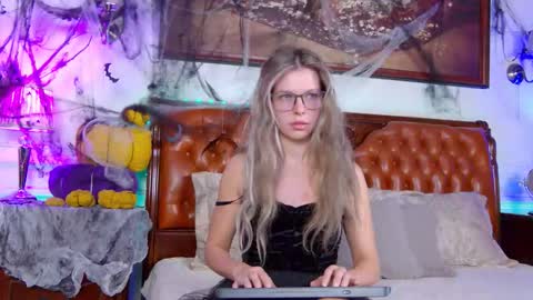 Snapshot of lunarishi chatting on 25, 10, 2025 Luna Rishi online show from 25, 10, 2025