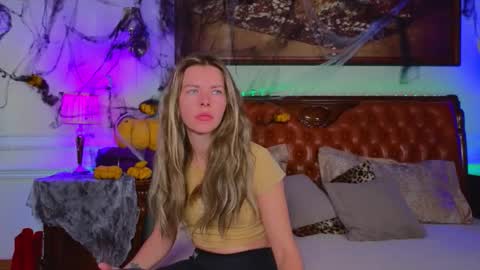 Snapshot of lunarishi chatting on 3, 11, 2025 Luna Rishi online show from 3, 11, 2025