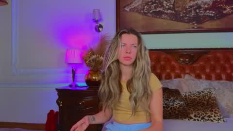 Snapshot of lunarishi chatting on 4, 11, 2025 Luna Rishi online show from 4, 11, 2025